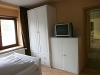 Zweites Schlafzimmer Schrank/TV